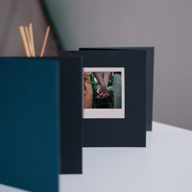 Fotoalbum Harmonika s bílým skládaným hřbetem a efektem kaskády při rozložení