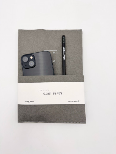 Diář_Premium 09/09  s tvrdou obálkou, pro školní rok 2025/2026, ve formátu A5