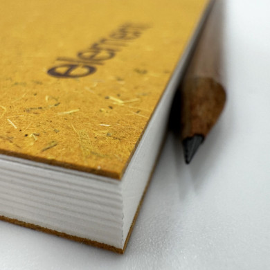 BLOK_EKO PREMIUM ve formátu zmenšené A5, s měkkou obálkou, tečkovaný